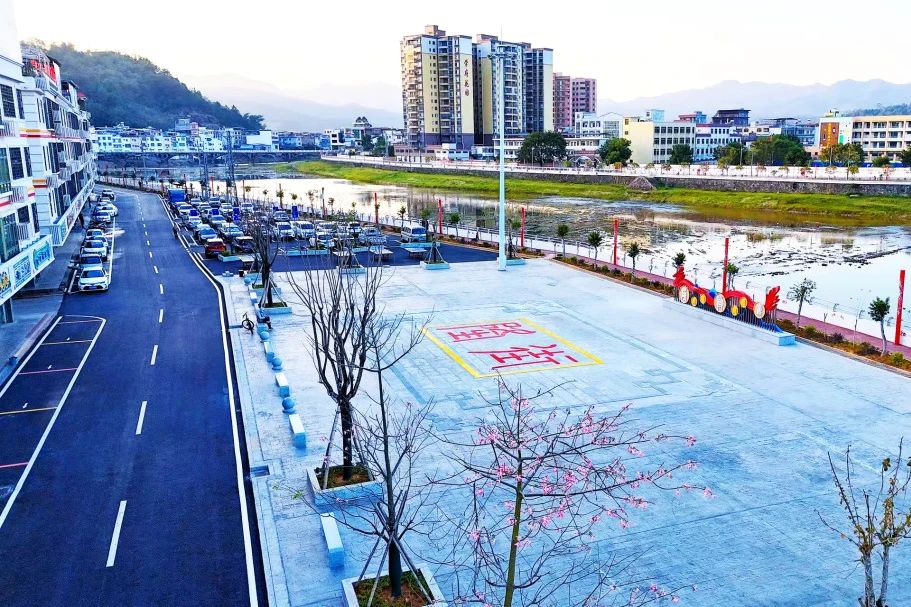 1752462205149189.jpg 連平縣隆街鎮(zhèn)典型鎮(zhèn)建設(shè)項目順利通過竣工驗收.jpg