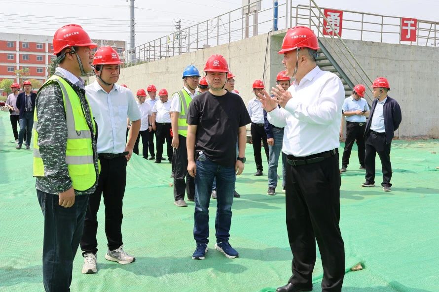 泰州市金東城市建設(shè)投資集團(tuán)黨委書(shū)記、董事長(zhǎng)陳祥到姜堰項(xiàng)目檢查指導(dǎo)工作.jpg